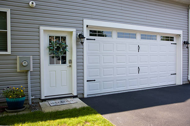 24/7 Emergency Garage Door Panel Replacement experts in Georgetown, IN